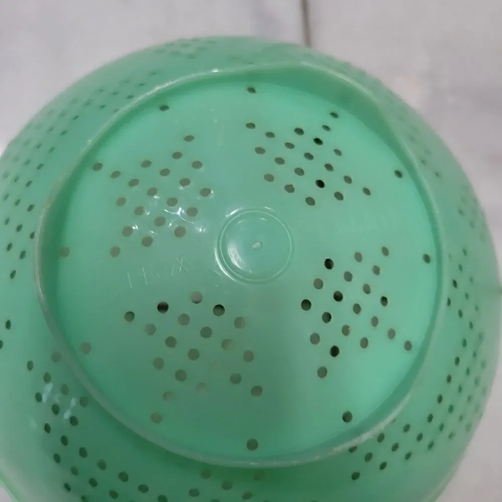 Vintage 3 Quart Tupperware Jadite Green Colander Strainer 339-8